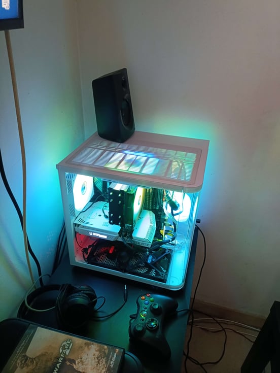Mars Gaming MC-FUSIONM, Gaming Micro-ATX Case, Volledig Zijraam en Gebogen Voorzijde van Gehard Glas, Mini-Tower PC Dubbele Kamer, Ondersteuning Vloeistofkoeling, Geoptimaliseerde Interne Ruimte, Wit